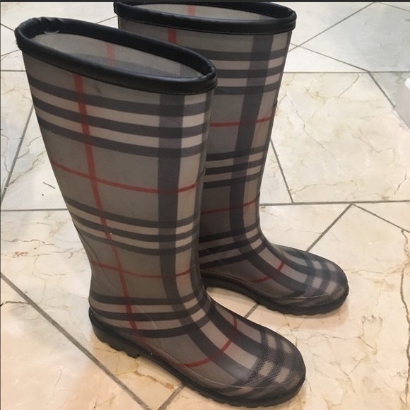 Burberry rain boots - Picture 2 of 5